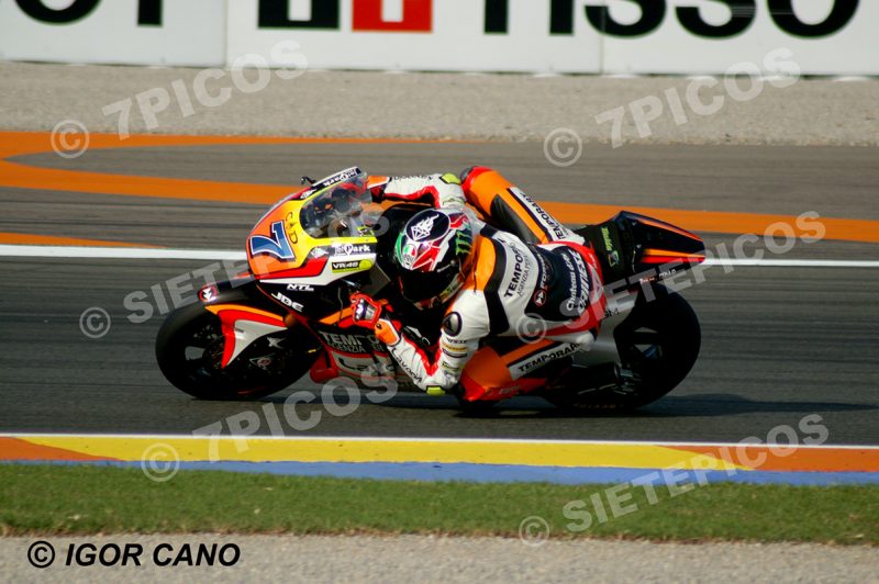 Piloto Lorenzo Baldassari (7) (Forward Team) en curva Angel Nieto Gran Premio Motul de la Comunitat Valenciana 2016 Cheste Moto2 TM Circuito Ricardo Tormo MotoGP TM