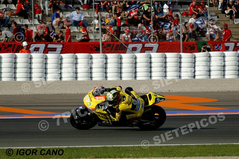 Piloto Edgar Pons (57) (Paginas Amarillas HP 40) en curva Angel Nieto Gran Premio Motul de la Comunitat Valenciana 2016 Cheste Moto2 TM Circuito Ricardo Tormo MotoGP TM