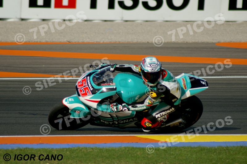 Piloto Hafizh Syahrin (55) (Petronas Raceline Malaysia) en curva Angel Nieto Gran Premio Motul de la Comunitat Valenciana 2016 Cheste Moto2 TM Circuito Ricardo Tormo MotoGP TM