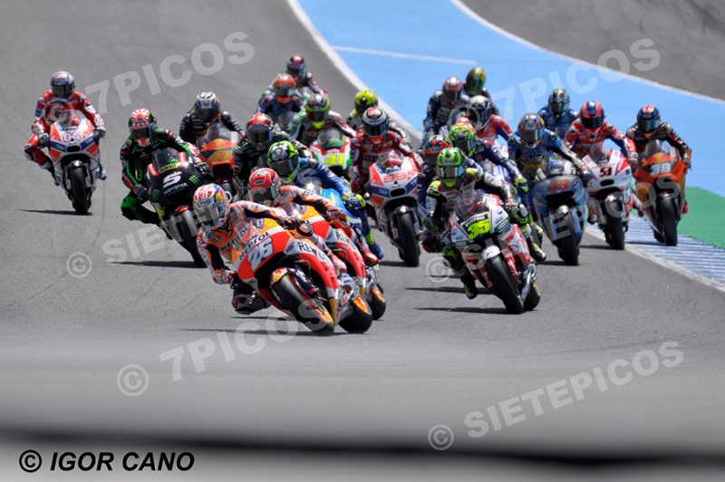 Salida categoria MotoGPTM con Dani Pedrosa (26) (Repsol Honda Team) a la cabeza Gran Premio Red Bull de España 2017 Jerez MotoGPTM