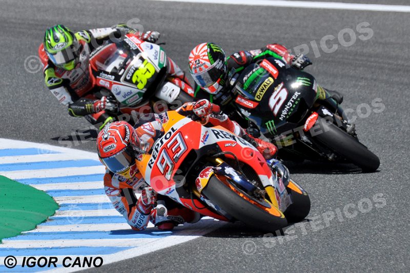 Pilotos Marc Marquez (93) (Repsol Honda Team), Johann Zarco (5) (Monster Yamaha Tech 3) y Cal Crutchlow (35) (LCR Honda) en curva Michelin Gran Premio Red Bull de España 2017 Jerez MotoGPTM