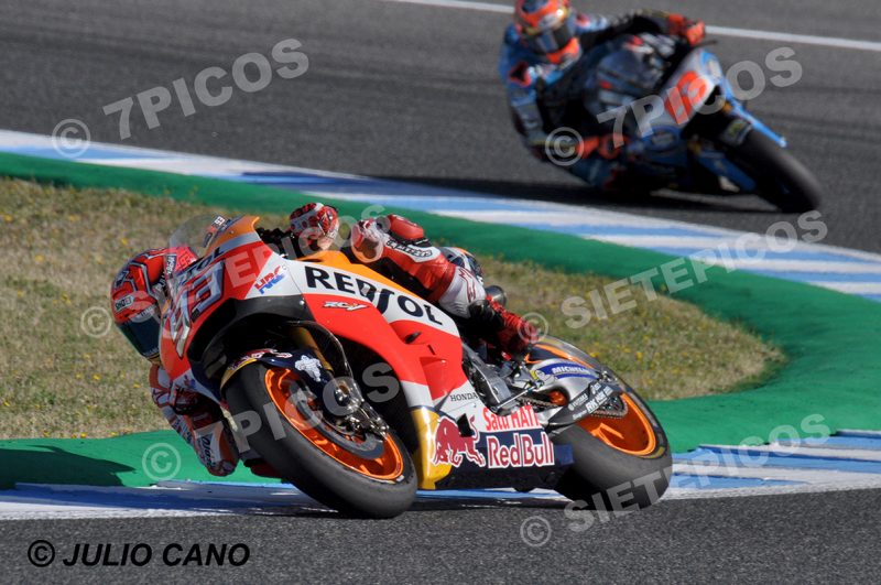 Pilotos Marc Marquez (93) (Repsol Honda Team) y Tito Rabat (53) (Estrella Galicia 0,0 Marc VDS) en curva Michelin Gran Premio Red Bull de España 2017 Jerez MotoGPTM