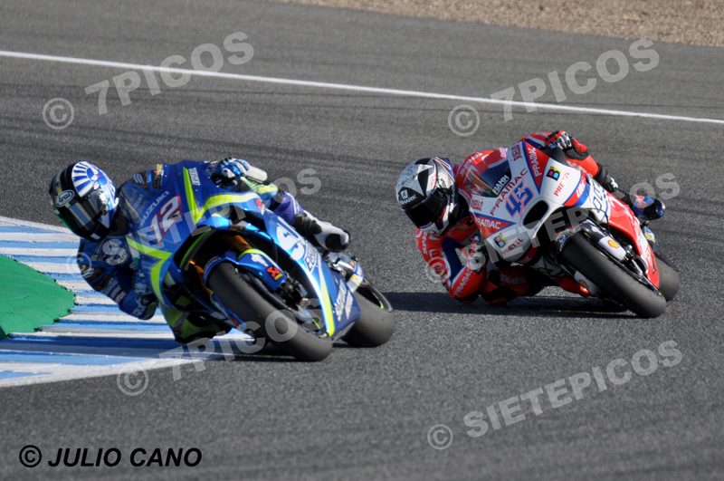 Pilotos Takuya Tsuda (12) (Team Suzuki ECSTAR) y Scott Redding (45) (OCTO Pramac Racing) en curva Michelin Gran Premio Red Bull de España 2017 Jerez MotoGPTM