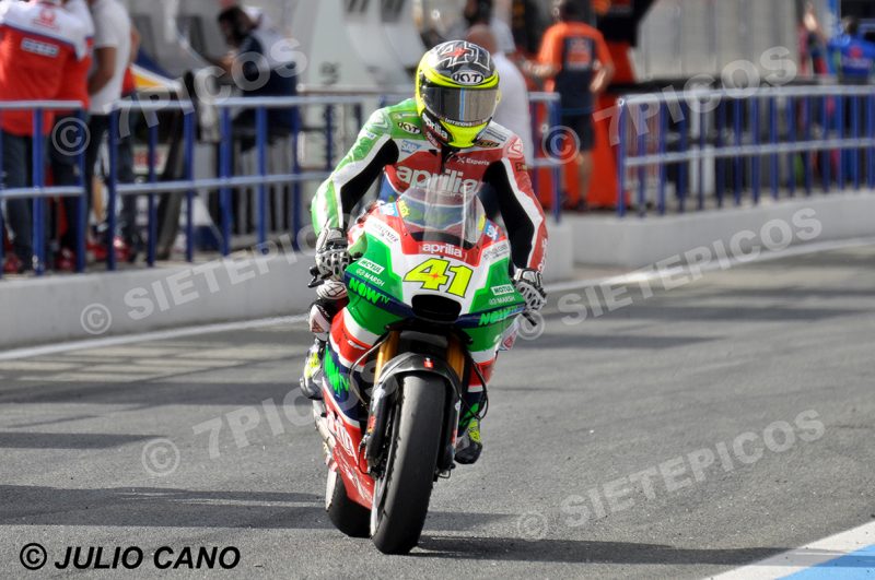 Piloto Aleix Espargaro (41) (Aprilia Racing Team Gresini) entrando en el Box Gran Premio Red Bull de España 2017 Jerez MotoGPTM