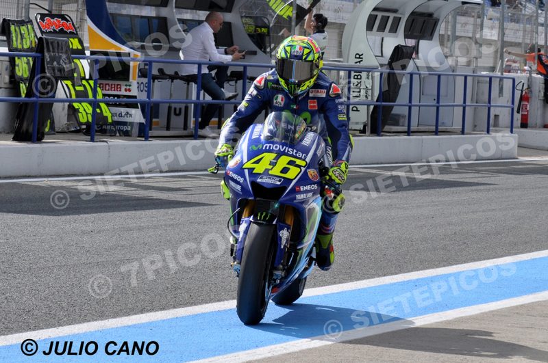 Piloto Valentino Rossi (46) (Movistar Yamaha MotoGP) entrando en box Gran Premio Red Bull de España 2017 Jerez MotoGPTM
