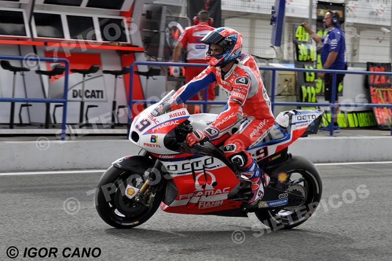 Piloto Danilo Petrucci (9) (OCTO Pramac Racing) saliendo por el pit lane Gran Premio Red Bull de España 2017 Jerez MotoGPTM