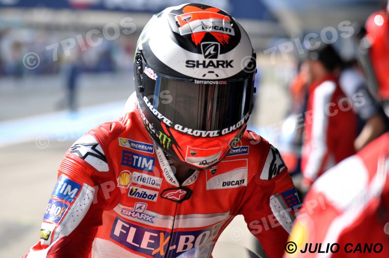 Piloto Jorge Lorenzo (99) (Ducati Team) entrando en el Box Gran Premio Red Bull de España 2017 Jerez MotoGPTM