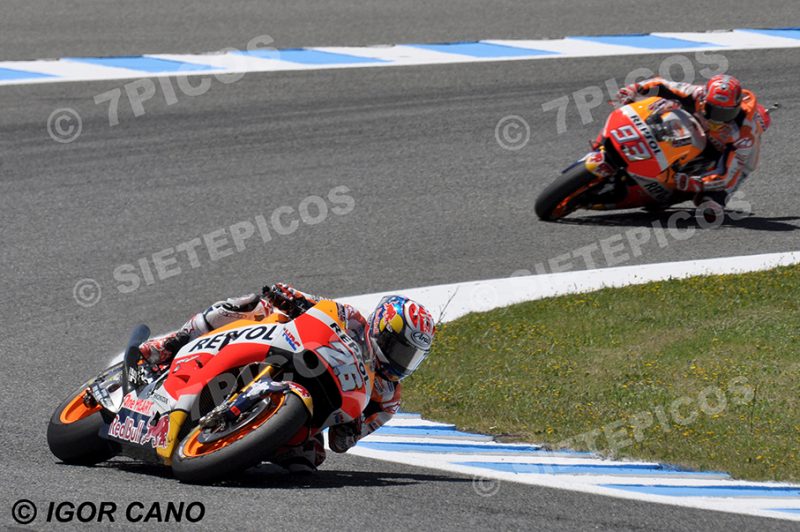 Pilotos Dani Pedrosa (26) (Repsol Honda Team) y Marc Marquez (93) (Repsol Honda Team) en curva Jorge Lorenzo Gran Premio Red Bull de España 2017 Jerez MotoGPTM