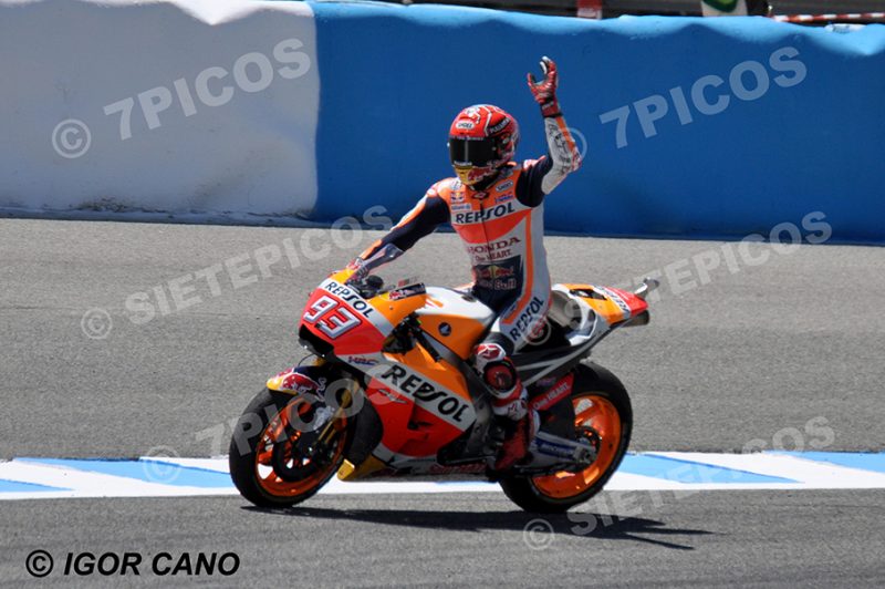 Marc Marquez (93) (Repsol Honda Team) saludando despues de sesion de entrenamientos Gran Premio Red Bull de España 2017 Jerez MotoGPTM