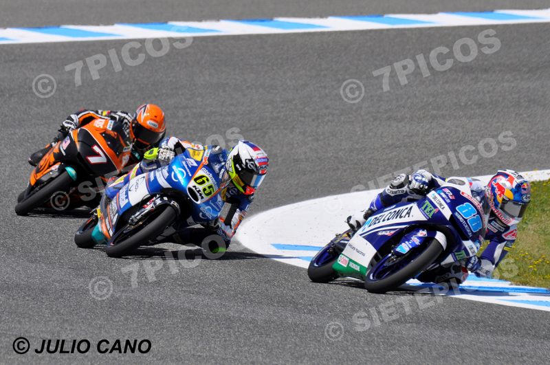 Pilotos Jorge Martin (88) (Del conca Gresini Racing Moto 3TM), Philipp Oettl (65) (Schedl GP Racing) y Adam Norrodin (7) (Sic Racing Team) en curva Jorge Lorenzo Gran Premio Red Bull de España 2017 Jerez Moto3TM