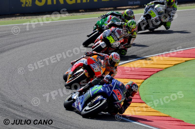 Pilotos Maverick Viñales (25) (Movistar Yamaha MotoGP), Dani Pedrosa (26) (Resol Honda Team), Cal Crutchlow (35) (LCR Honda), Aleix Espargaro (41) (Aprilia Racing Team Gresini) y Alvaro Bautista (19) (Pull & Bear Aspar Team) en el sacarchos Gran Premio de Aragon 2017 Alcañiz, Teruel, MotoGPTM