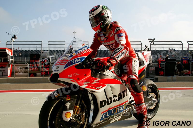 Piloto Jorge Lorenzo (99) (Ducati Team) entrando en el box Gran Premio de Aragon 2017 Alcañiz, Teruel, MotoGPTM