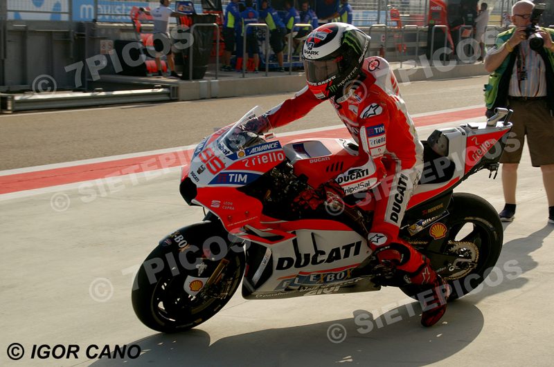 Piloto Jorge Lorenzo (99) (Ducati Team) saliendo del box Gran Premio de Aragon 2017 Alcañiz, Teruel, MotoGPTM