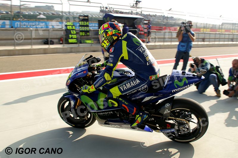 Piloto Valentino Rossi (46) (Movistar Yamaha MotoGP) saliendo del box Gran Premio de Aragon 2017 Alcañiz, Teruel, MotoGPTM