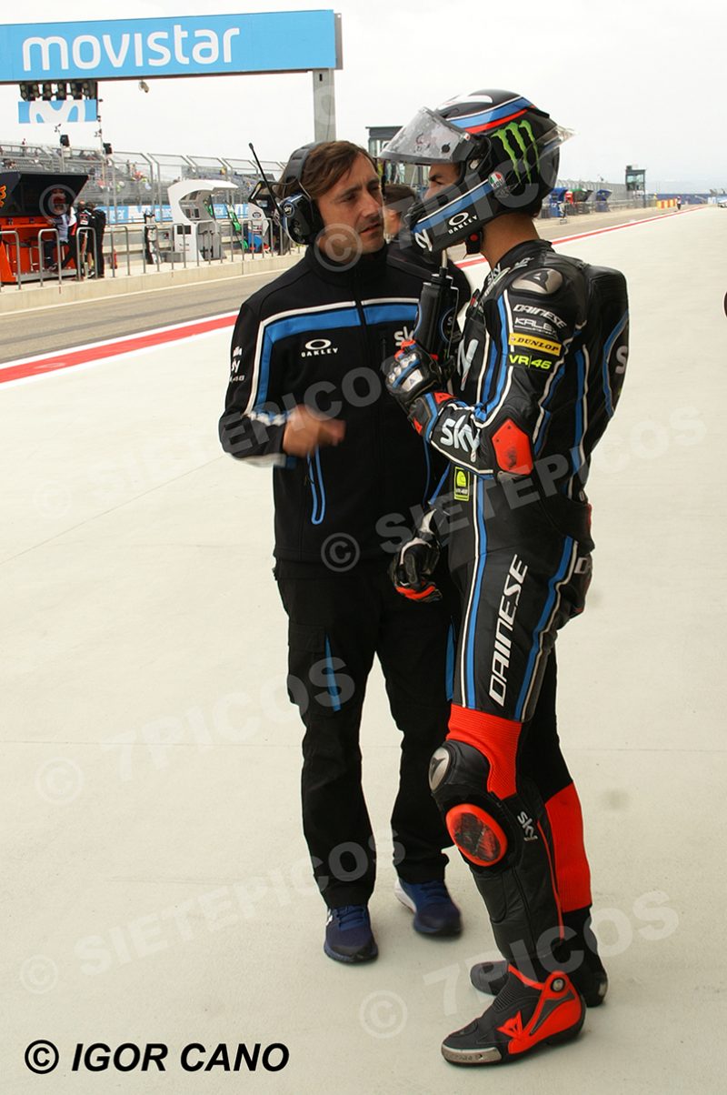Piloto Francesco Bagnaia (42) y Pablo Nieto (SKY Racing Team VR46) en el pit lane Gran Premio de Aragon 2017 Alcañiz, Teruel, Moto2TM