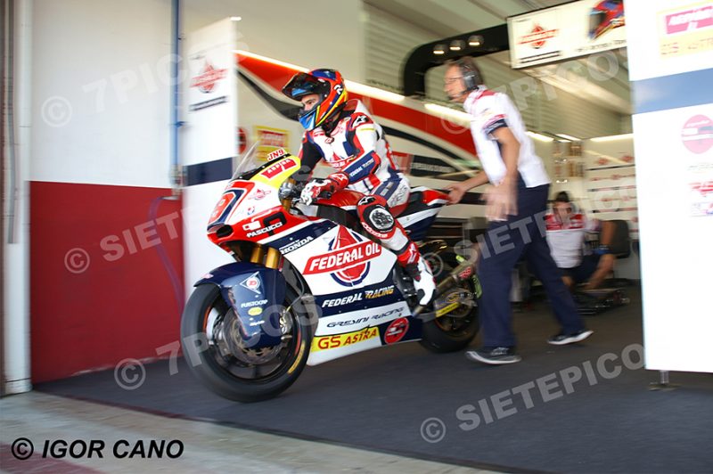 Piloto Jorge Navarro (9) (Federal Oil Gresini Moto2) saliedo del box Gran Premio Motul de la Comunidad Valenciana 2017 Cheste, Valencia, Moto2TM