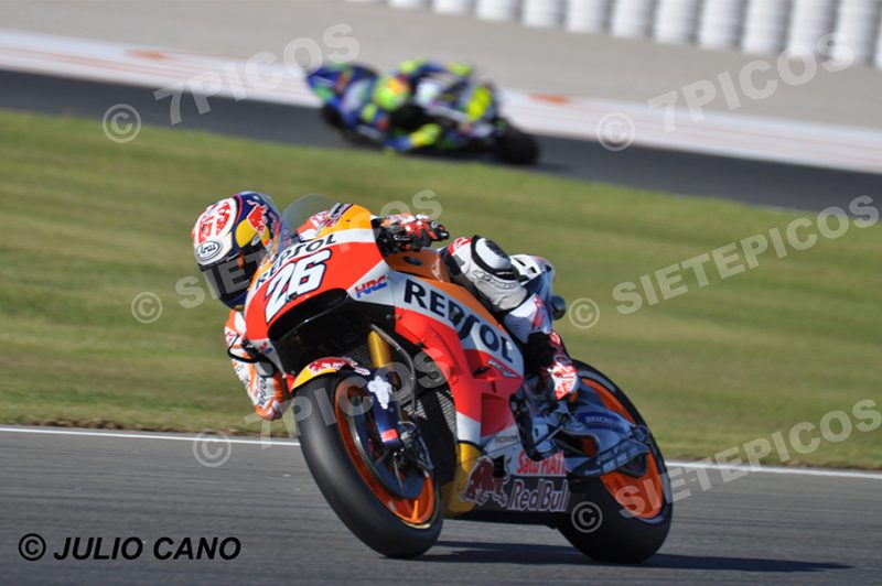 Piloto Dani Pedrosa (26) (Resol Honda Team) seguido de Piloto Valentino Rossi (46) (Movistar Yamaha MotoGP) en i3 Gran Premio Motul de la Comunidad Valenciana 2017 Cheste, Valencia, MotoGPTM