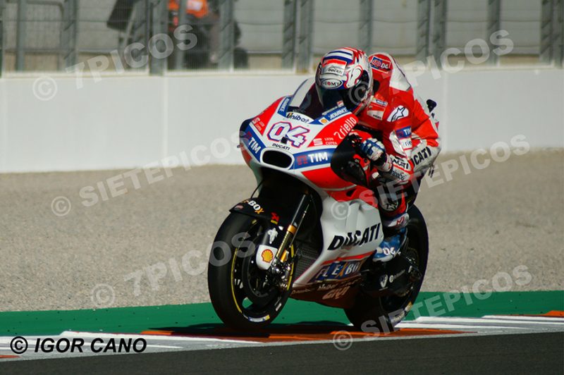 Piloto Andrea Dovicioso (4) (Ducati Team) saliendo de curva Angel Nieto Gran Premio Motul de la Comunidad Valenciana 2017 Cheste, Valencia, MotoGPTM