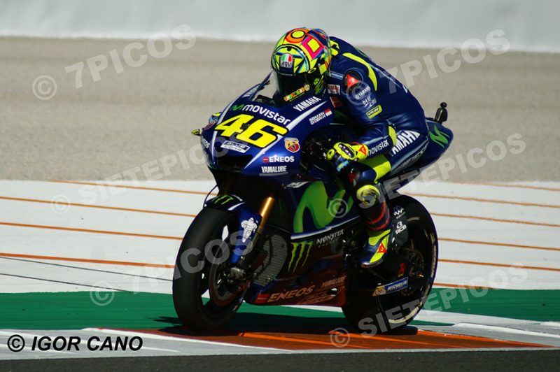 Piloto Valentino Rossi (46) (Movistar Yamaha MotoGP) saliendo de curva Angel Nieto Gran Premio Motul de la Comunidad Valenciana 2017 Cheste, Valencia, MotoGPTM