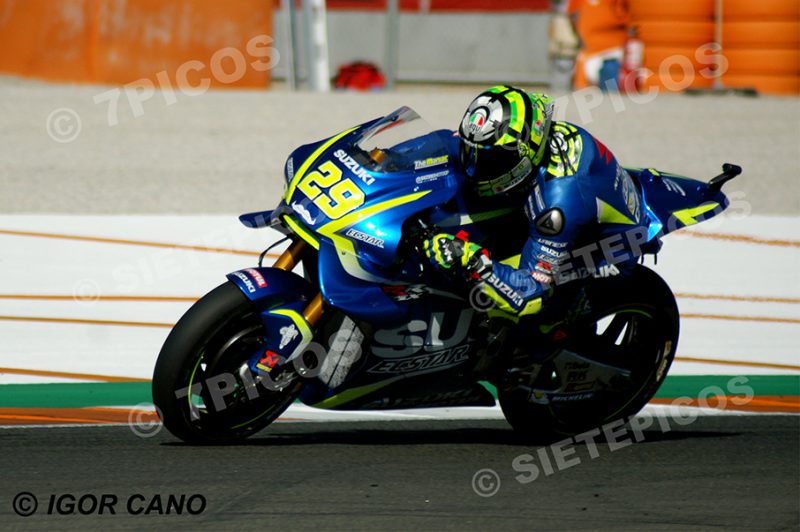Piloto Andrea Iannone (29) (Team Suzuki ECSTAR) saliendo de curva Angel Nieto Gran Premio Motul de la Comunidad Valenciana 2017 Cheste, Valencia, MotoGPTM