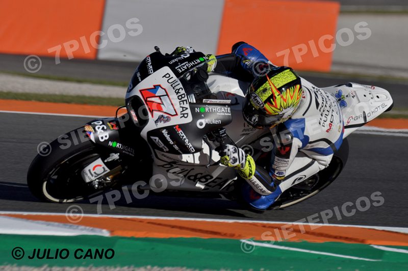 Piloto Karel Abraham (17) (Pull & Bear Aspar Team) en curva Campi Herreros Gran Premio Motul de la Comunidad Valenciana 2017 Cheste, Valencia, MotoGPTM