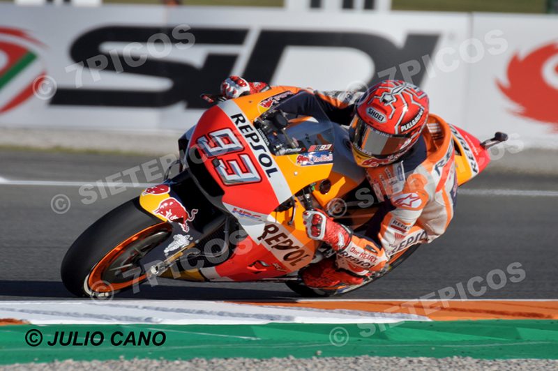 Piloto Marc Marquez (93) (Resol Honda Team) en curva Campi Herreros Gran Premio Motul de la Comunidad Valenciana 2017 Cheste, Valencia, MotoGPTM