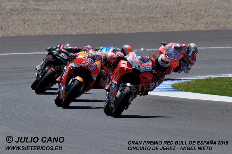 Pilotos Jorge Lorenzo (99) (Ducati Team) seguido de Marc Marquez (93) (Repsol Honda Team) Gran Premio Red Bull de España 2018 Circuito de Jerez Angel Nieto. Jerez. España. MotoGPTM