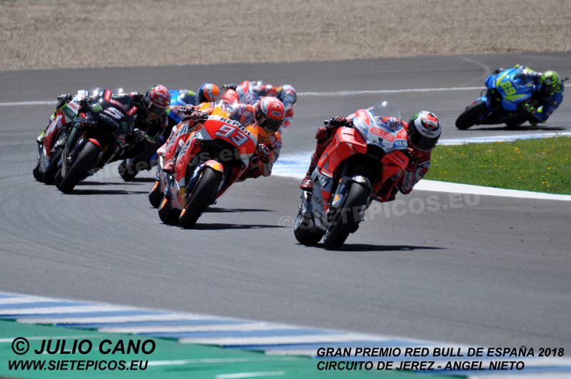 Pilotos Jorge Lorenzo (99) (Ducati Team) seguido de Marc Marquez (93) (Repsol Honda Team) Gran Premio Red Bull de España 2018 Circuito de Jerez Angel Nieto. Jerez. España. MotoGPTM