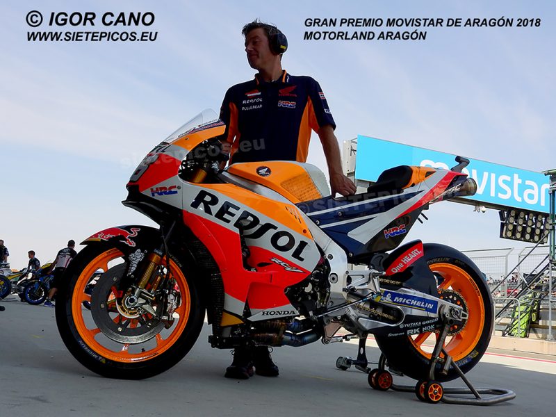 Motocicleta Dani Pedrosa (26) en Pit Gran Premio Movistar de Aragon 2018 Motorland Alcañiz, Teruel, MotoGPTM