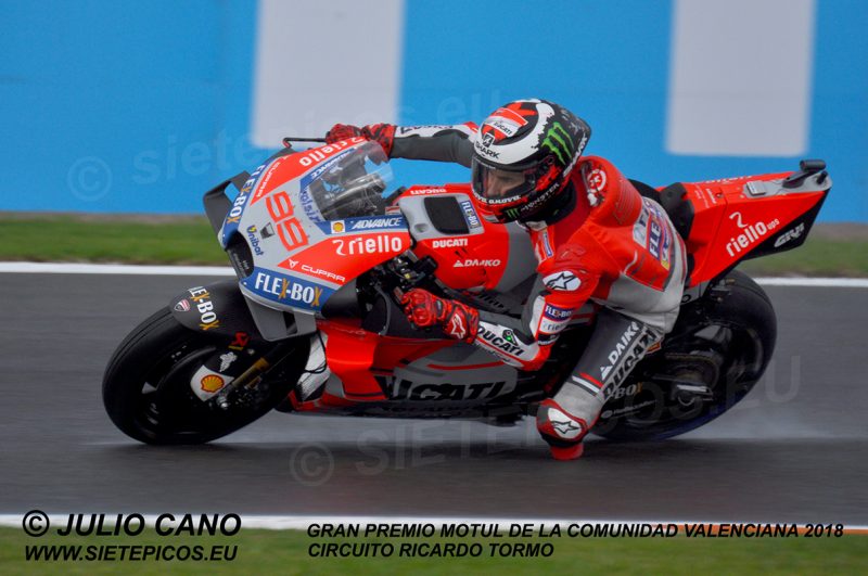 Piloto Jorge Lorenzo (99) (Ducati Team) en curva Doohan Gran Premio Motul de la Comunidad Valenciana 2018 Cheste, Valencia, MotoGPTM