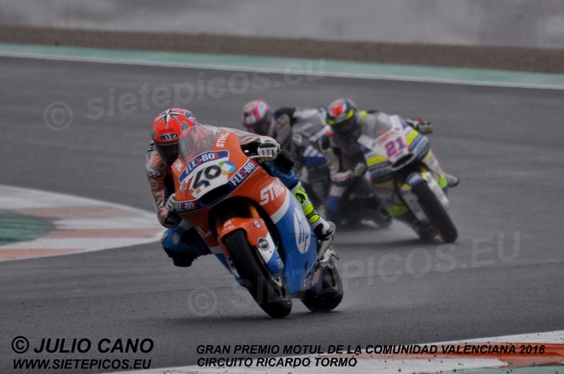 Piloto Hector Barberá (40) (Pons Hp 40) saliendo de curva Nico Terol seguido de Federico Fuligni (21)(Tasca Racig Scuderia Moto2) saliendo de curva Nico Terol Gran Premio Motul de la Comunidad Valenciana 2018 Cheste, Valencia, Moto2TM