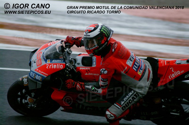 Piloto Jorge Lorenzo (99) (Ducati Team) en curva Aspar Gran Premio Motul de la Comunidad Valenciana 2018 Cheste, Valencia, MotoGPTM
