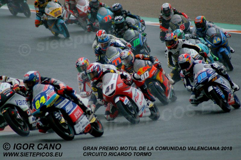 Salida Moto3 en curva Nico Terol Gran Premio Motul de la Comunidad Valenciana 2018 Cheste, Valencia, Moto3TM