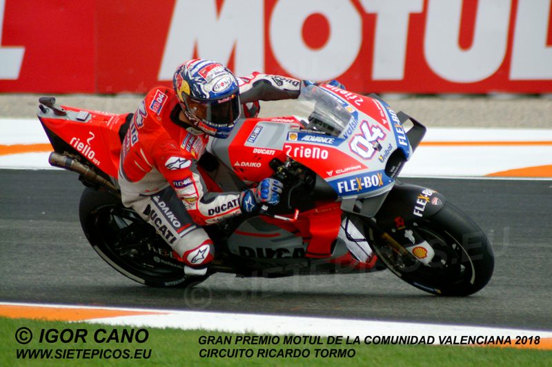 Piloto Andrea Dovicioso (4) (Ducati Team) en curva 11 Gran Premio Motul de la Comunidad Valenciana 2018 Cheste, Valencia, MotoGPTM