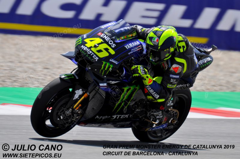 Piloto Valentino Rossi (46) (Monster Energy Yamaha MotoGP) en la curva Campsa. Gran Premi Monster Energy de Catalunya 2019, Circuit de Barcelona-Catalunya. Montmelo. España. MotoGPTM