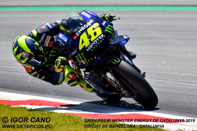Piloto Valentino Rossi (46) (Monster Energy Yamaha MotoGP) en el Curvone Renault. Gran Premi Monster Energy de Catalunya 2019, Circuit de Barcelona-Catalunya. Montmelo. España. MotoGPTM