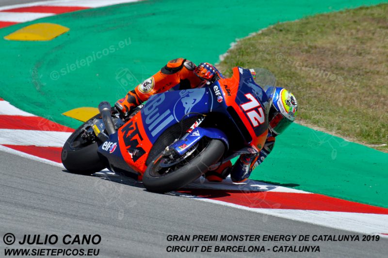 Piloto Marco Bezzecchi (72) (Red Bull KTM Tech 3) en la curva Seat.Gran Premi Monster Energy de Catalunya 2019, Circuit de Barcelona-Catalunya. Montmelo. España. Moto2TM