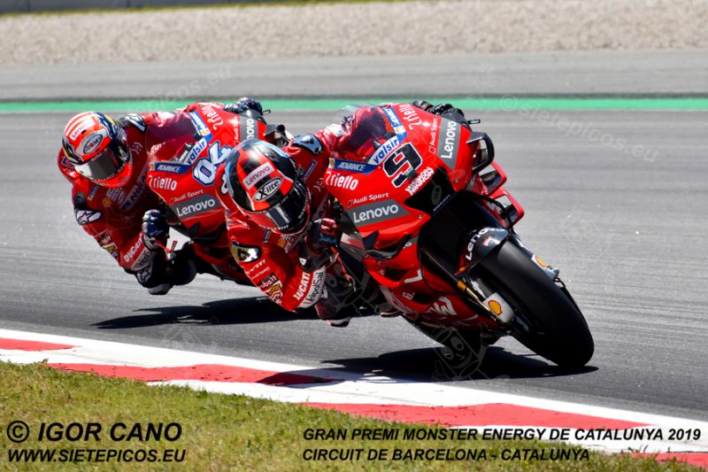 Piloto Danilo Petrucci (9) seguido de su compañero Andrea Dovicioso (4) (Mission Winnow Ducati) en el Curvone Renault. Gran Premi Monster Energy de Catalunya 2019, Circuit de Barcelona-Catalunya. Montmelo. España. MotoGPTM