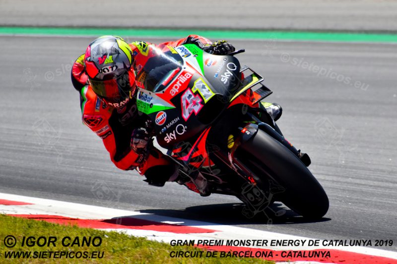 Piloto Aleix Espagaro (41) (Aprilia Racing Team Gresini) en el Curvone Renault. Gran Premi Monster Energy de Catalunya 2019, Circuit de Barcelona-Catalunya. Montmelo. España. MotoGPTM
