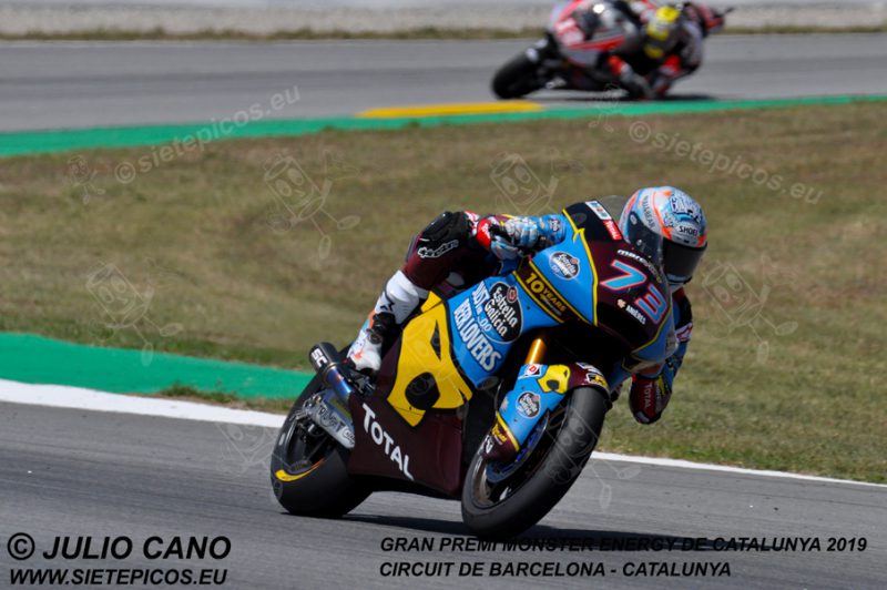 Piloto Alex Marquez (73) (Estrella Galicia 0,0 Marc VDS) seguido de Thomas Luthi (12) (Dynavolt Intact GP) en la curva Seat. Gran Premi Monster Energy de Catalunya 2019, Circuit de Barcelona-Catalunya. Montmelo. España. Moto2TM