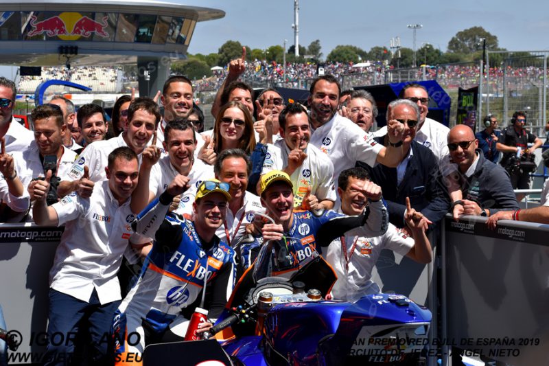 Pilotos Lorenzo Baldassarri (7) y Augusto Fernandez (40) (Flexbox HP 40) en el corralito junto al equipo tras la carrera. Gran Premio Red Bull de España 2019 Circuito de Jerez Angel Nieto. Jerez. España. Moto2TM
