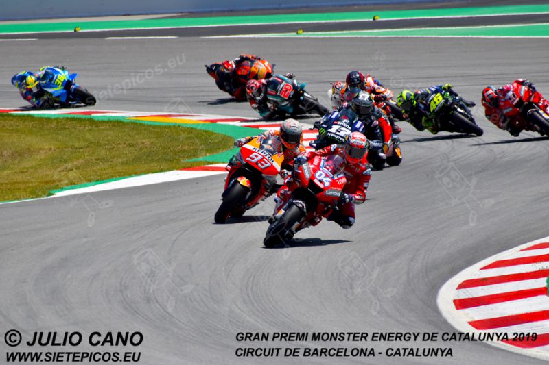 Segunda vuelta de carrrera liderada por el piloto Andrea Dovicioso (4) (Mission Winnow Ducati) seguido de Marc Marquez (93) (Repsol Honda Team) y Maveric Viñales (12) (Monster Energy Yamaha MotoGP) en las curvas Elf y 2. Gran Premi Monster Energy de Catalunya 2019, Circuit de Barcelona-Catalunya. Montmelo. España. MotoGPTM
