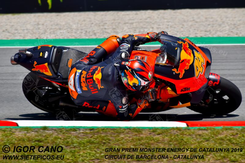 Piloto Pol Espargaro (44) (Red Bull KTM Factory Racing) en la curva New Holland. Gran Premi Monster Energy de Catalunya 2019, Circuit de Barcelona-Catalunya. Montmelo. España. MotoGPTM