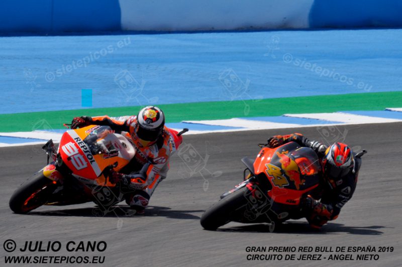 Pilotos Jorge Lorenzo (99) (Repsol Honda Team) y Pol Espargaro (44) (Red Bull KTM Factory Racing) entrando en la curva Jorge Lorenzo. Gran Premio Red Bull de España 2019 Circuito de Jerez Angel Nieto. Jerez. España. MotoGPTM