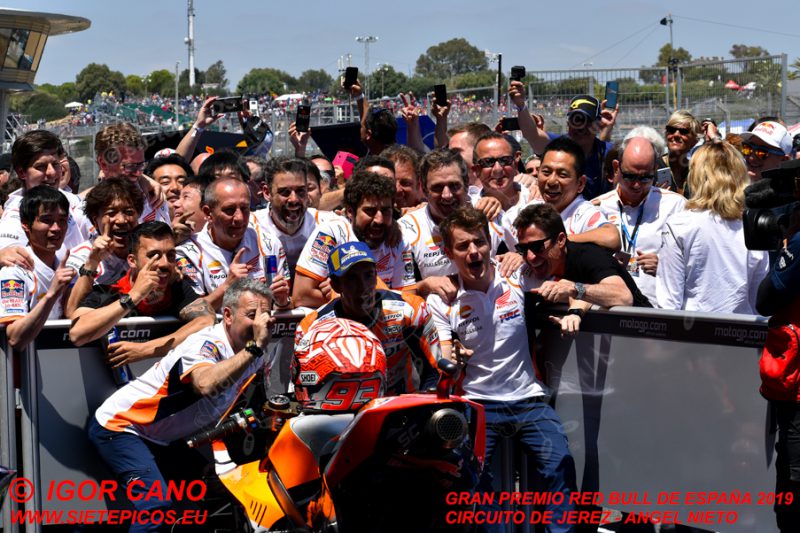 Piloto Marc Marquez (93) (Repsol Honda Team) en el corralito junto al equipo tras la carrera.Gran Premio Red Bull de España 2019 Circuito de Jerez Angel Nieto. Jerez. España. MotoGPTM