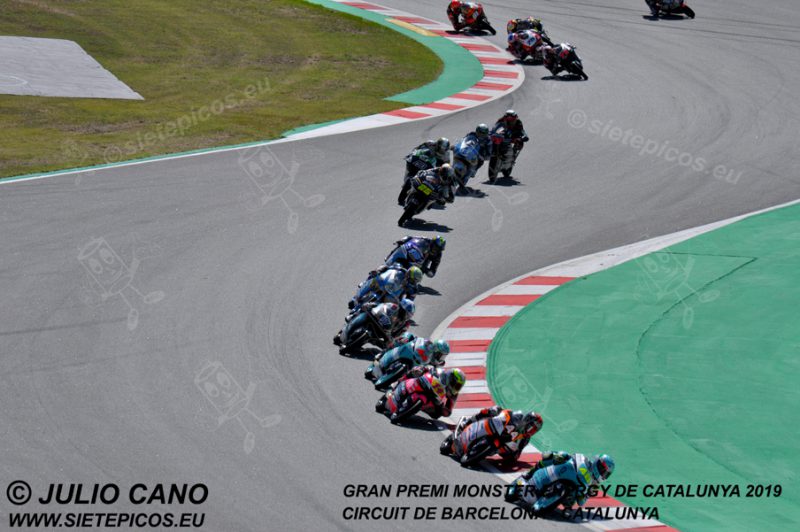 Primera vuelta de carrera Moto3 encabezada por el piloto Lorenzo Dalla Porta (48) (Leopard Racing) y Aron Canet (44) (Sterilgarda Max Racing Team) en las curvas Elf y 2. Gran Premi Monster Energy de Catalunya 2019, Circuit de Barcelona-Catalunya. Montmelo. España. Moto3TM