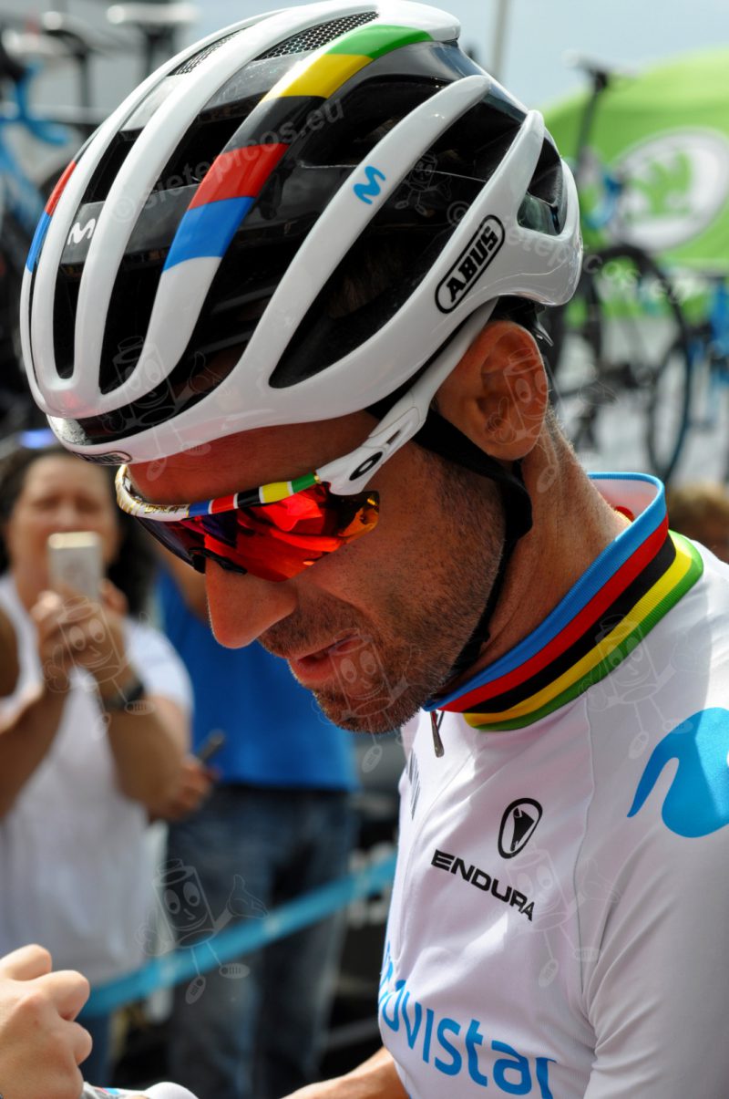 Corredor Alejandro Valverde (Movistar Team) en la salida de Avila. Vuelta Ciclista a España 2019. La vuelta 2019