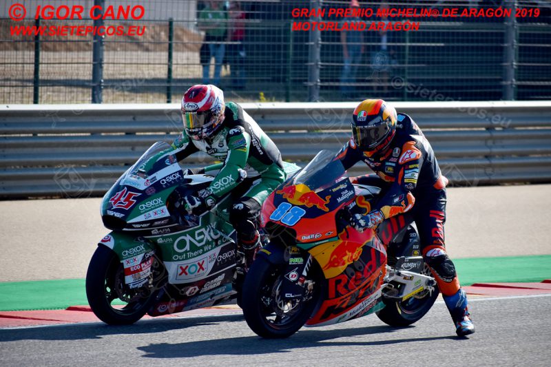 Pilotos Jorge Martin (88) (Red Bull KTM Ajo) y Tetsuta Nagashima (45) (ONEXOX TKKR SAG Team) al final de la recta principal. Gran Premio Michelin® de Aragón 2019 Motorland Aragón, Alcañiz, Teruel, Moto2TM.