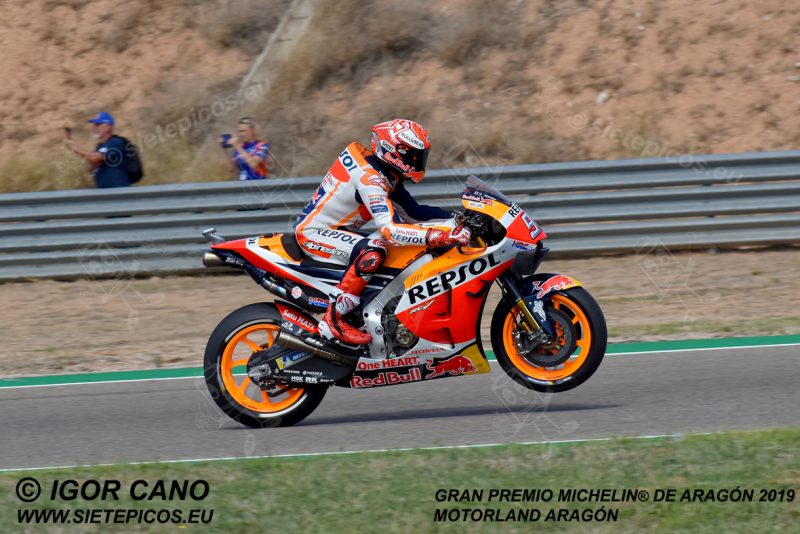 Wheelie del piloto Marc Marquez (93) (Repsol Honda Team) en la recta de atrás. Gran Premio Michelin® de Aragón 2019 Motorland Aragón, Alcañiz, Teruel, MotoGPTM