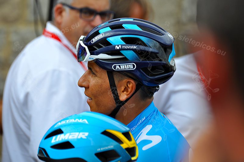 Corredor Nairo Quintana (Movistar Team) esperando en la salida de Avila. Vuelta Ciclista a España 2019. La vuelta 2019